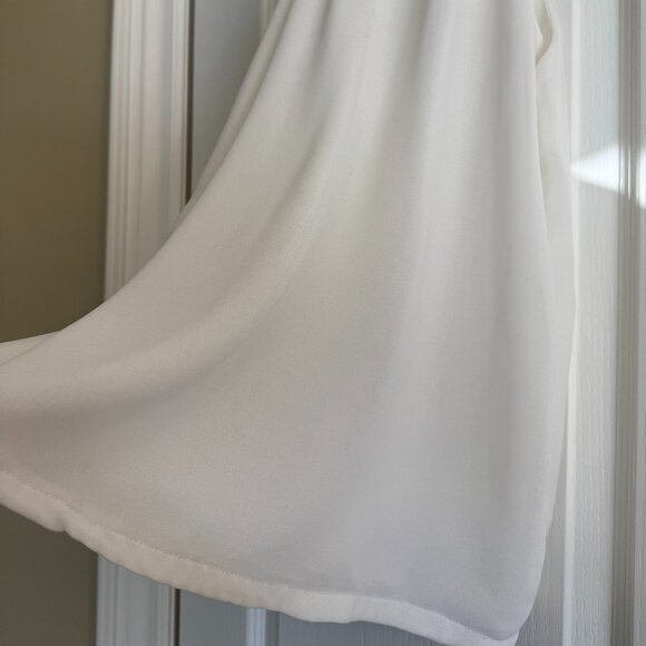 White Tank Top Neck Line Detail - Picture 2 of 3